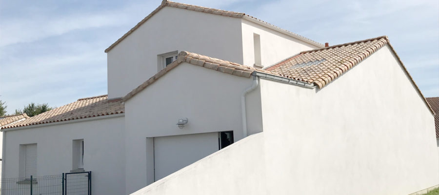 Maison avec un garage de tuiles transparentes