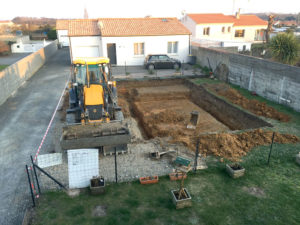 Passage chez le voisin pour sa construction de maison