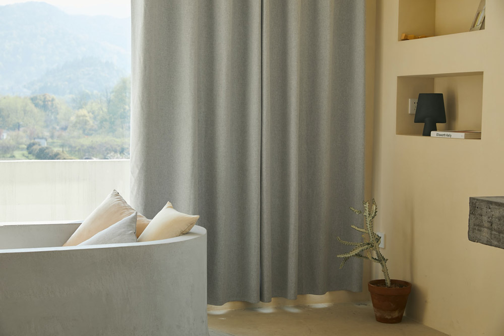 Comment choisir un rideau isolant thermique ou phonique ?
